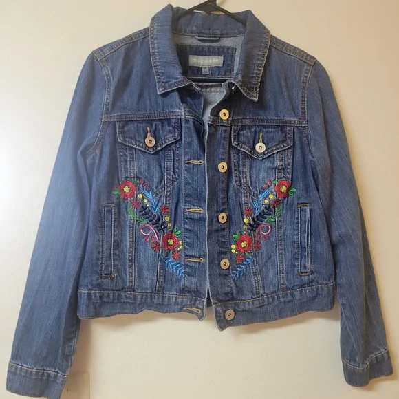 Bagatelle Boho Flower Embroidery Jean Jacket - Picture 4 of 16
